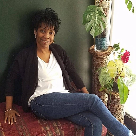 Meet your Posher, Olivia - Picture 1 of 1